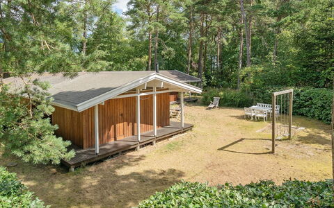 Myrra - 10M from the Sea: Toit, Maison, Domicile, Chalet, Siding, Biens, Allée, Batiments Jardin, Cour, Cabanon