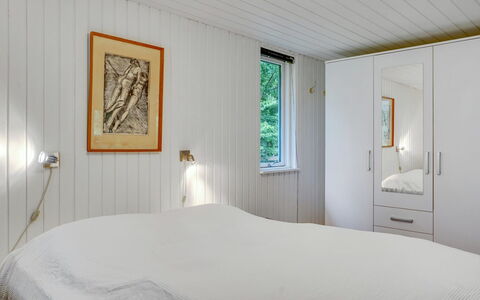 Trixie - 1Km from the Sea: Toit, Domicile, Porte, Chalet, Ombre, Siding, Cour, Biens, Arrière-Cour