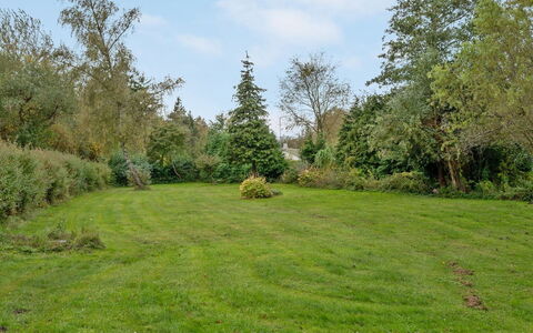 Trixie - 1Km from the Sea: Toit, Domicile, Porte, Chalet, Ombre, Siding, Cour, Biens, Arrière-Cour