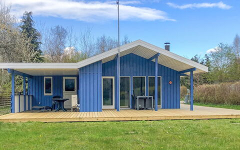 Trixie - 1Km from the Sea: Toit, Domicile, Porte, Chalet, Ombre, Siding, Cour, Biens, Arrière-Cour