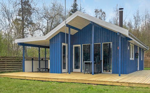 Trixie - 1Km from the Sea: Toit, Domicile, Porte, Chalet, Ombre, Siding, Cour, Biens, Arrière-Cour