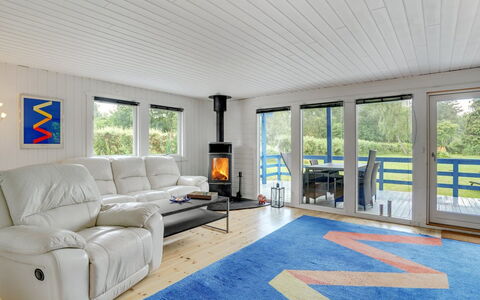 Trixie - 1Km from the Sea: Toit, Domicile, Porte, Chalet, Ombre, Siding, Cour, Biens, Arrière-Cour