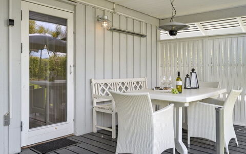 Erva - 495M from the Sea: Toit, Maison, Domicile, Chalet, Siding, Biens, Allée, Batiments Jardin, Cour, Cabanon