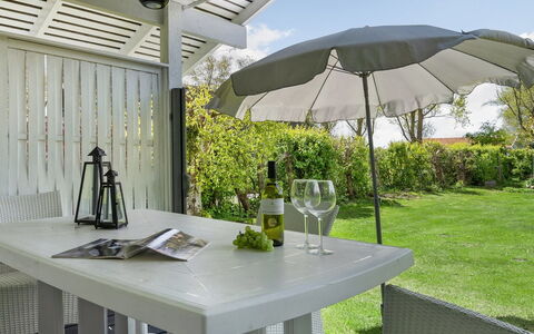 Erva - 495M from the Sea: Toit, Maison, Domicile, Chalet, Siding, Biens, Allée, Batiments Jardin, Cour, Cabanon