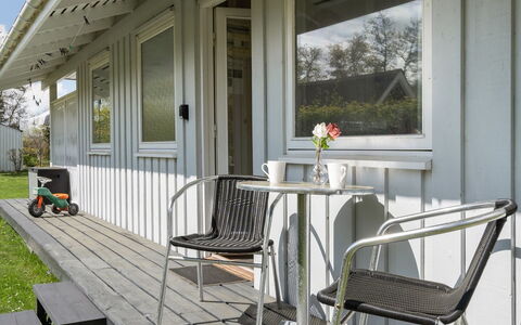 Erva - 495M from the Sea: Toit, Maison, Domicile, Chalet, Siding, Biens, Allée, Batiments Jardin, Cour, Cabanon