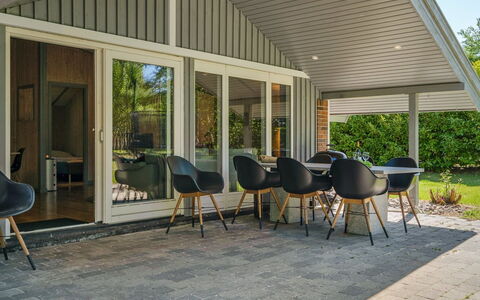 Sida - 600M from the Sea: Architecture, Domicile, Toit, Siding, Ombre, Chalet, Biens, Porche, Cour, Aménagement Paysager