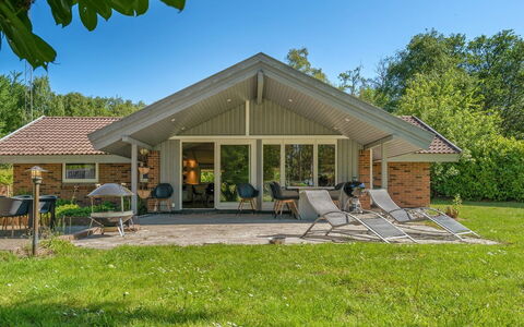Sida - 600M from the Sea: Domicile, Maison, Toit, Chalet, Siding, Biens, Ferme, Allée, Jardin, Pelouse