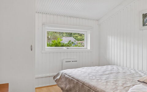 Margit - 10M from the Sea: Bois, Plafond, Sol, Design Intérieur, Sol, Chambre, Drap De Lit, Literie, Lit, Pièce