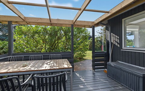 Margit - 10M from the Sea: Bois, Porche, Dur, Plate-Forme, Tache De Bois, Composite, Ombre, Planche, Mobilier De Jardin, Parquet