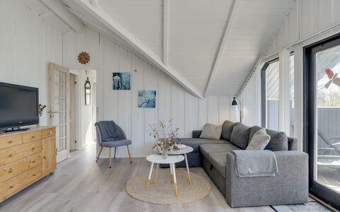 Roderich - 400M from the Sea: Toit, Maison, Domicile, Chalet, Siding, Biens, Allée, Batiments Jardin, Cour, Cabanon
