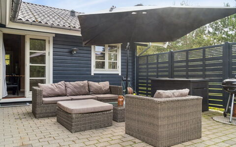 Aldis - 300M from the Sea: Domicile, Chalet, Porche, Siding, Ferme, Structure En Plein Air