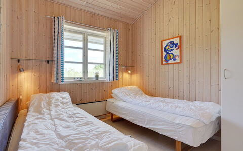 Aldis - 300M from the Sea: Bois, Sol, Domicile, Chambre, Planche, Plafond, Tache De Bois, Dur, Lit, Parquet