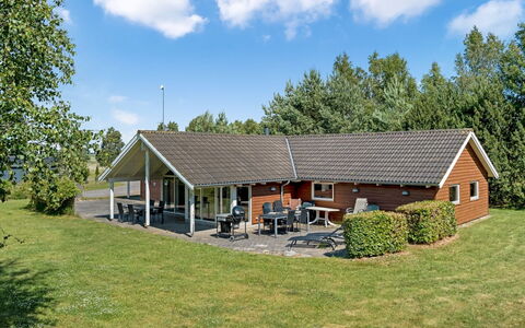 Vilvi - 500M from the Sea: Toit, Maison, Domicile, Chalet, Siding, Biens, Allée, Batiments Jardin, Cour, Cabanon