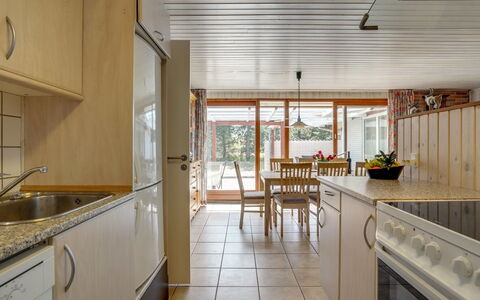 Sitta - 400M from the Sea: Sol, Design Intérieur, Sol, Meubles, Bois, Comptoir, Plafond, Cuisine, Cabinetry, Pièce