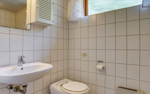 Sitta - 400M from the Sea: Lavabo, Salle De Bains, Luminaire Plomberie, Mur, Sol, Évier, Design Intérieur, Sol, Robinet, Plomberie
