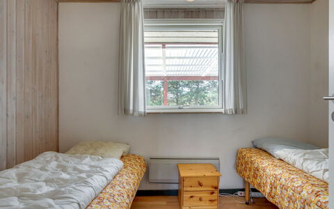 Sitta - 400M from the Sea: Lit, Mur, Chambre, Sol, Design Intérieur, Sol, Bois, Plafond, Drap De Lit, Literie