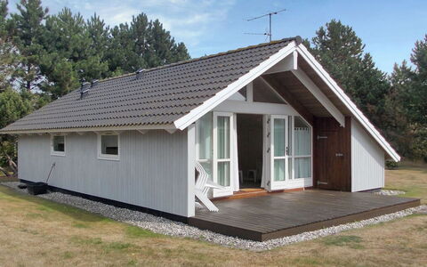 Crispina - 350M from the Sea: Toit, Maison, Lot Terre, Domicile, Chalet, Biens, Batiments Jardin, Ombre, Cabane En Rondins, Aménagement Paysager