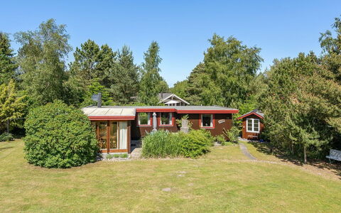 Kaarina - 550M from the Sea: Herbe, Arbuste, Maison, Jardin, Domicile, Chalet, Lot Terre, Pelouse, Couverture De Sol