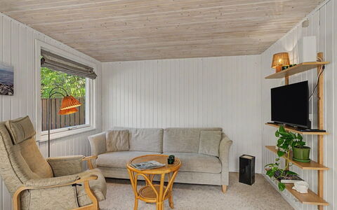 Kaarina - 550M from the Sea: Sol, Bois, Design Intérieur, Sol, Plafond, Meubles, Pièce, Canapé, Salon, Parquet