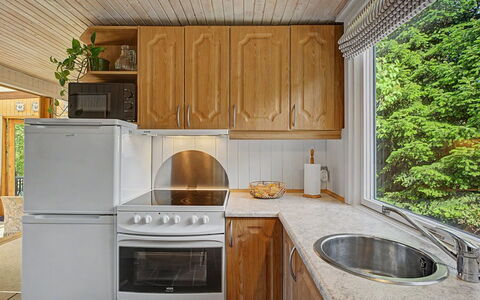 Kaarina - 550M from the Sea: Appareil De Cuisine, Cuisine, Comptoir, Principaux Appliance, Design Intérieur, Cabinetry, Sol, Bois, Électroménager, Evier