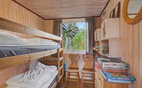 Kaarina - 550M from the Sea: Bois, Design Intérieur, Meubles, Plafond, Sol, Chambre, Sol, Pièce, Tache De Bois, Lit