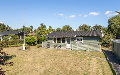 Maelle - 600M from the Sea: Bâtiment, Herbe, Maison, Toit, Zone Résidentielle, Domicile, Chalet, Siding, Lot Terre, Zone Rurale