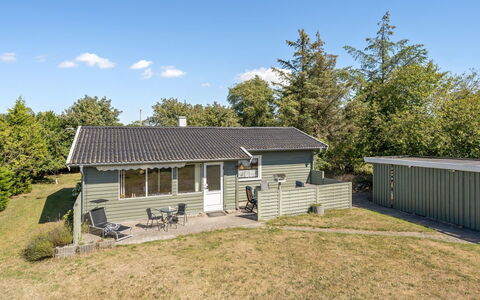 Maelle - 600M from the Sea: Toit, Maison, Domicile, Chalet, Siding, Biens, Allée, Batiments Jardin, Cour, Cabanon