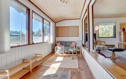 Maelle - 600M from the Sea: Sol, Design Intérieur, Bois, Sol, Plafond, Meubles, Parquet, Pièce, Salon, Dur