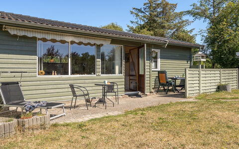Maelle - 600M from the Sea: Siding, Domicile, Maison, Chalet, Lot Terre, Porte, Porche, Ombre, Cour, Arrière-Cour