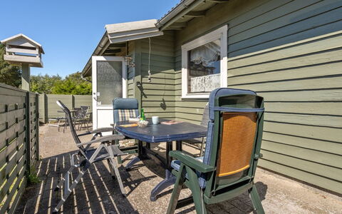 Maelle - 600M from the Sea: Toit, Maison, Domicile, Chalet, Siding, Biens, Allée, Batiments Jardin, Cour, Cabanon