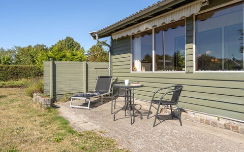 Maelle - 600M from the Sea: Toit, Maison, Domicile, Chalet, Siding, Biens, Allée, Batiments Jardin, Cour, Cabanon