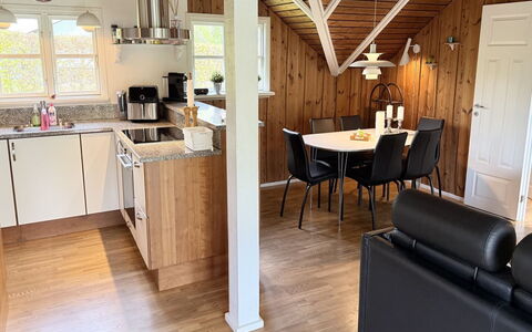 Gretta - 400M from the Sea: Sol, Design Intérieur, Bois, Meubles, Sol, Plafond, Cuisine, Comptoir, Parquet, Pièce