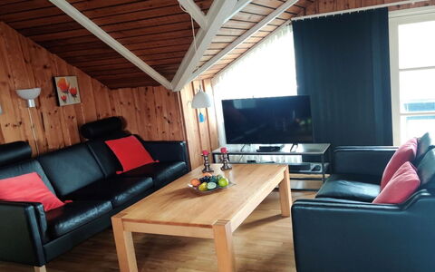 Gretta - 400M from the Sea: Meubles, Bois, Design Intérieur, Sol, Canapé, Sol, Plafond, Salon, Pièce, Éclairage