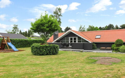 Gretta - 400M from the Sea: Toit, Maison, Domicile, Chalet, Siding, Biens, Allée, Batiments Jardin, Cour, Cabanon
