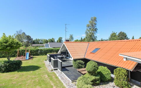 Gretta - 400M from the Sea: Toit, Maison, Domicile, Chalet, Siding, Biens, Allée, Batiments Jardin, Cour, Cabanon