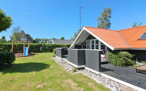 Gretta - 400M from the Sea: Toit, Maison, Domicile, Chalet, Siding, Biens, Allée, Batiments Jardin, Cour, Cabanon