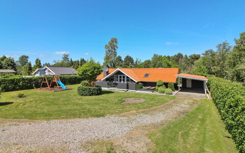Gretta - 400M from the Sea: Toit, Maison, Domicile, Chalet, Siding, Biens, Allée, Batiments Jardin, Cour, Cabanon