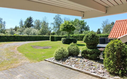 Gretta - 400M from the Sea: Toit, Maison, Domicile, Chalet, Siding, Biens, Allée, Batiments Jardin, Cour, Cabanon