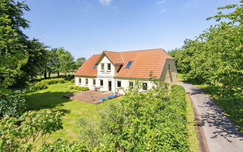 Rouwen - 1Km from the Sea: Toit, Maison, Domicile, Chalet, Porte, Siding, Plate-Forme, Porche, Planche, Dur
