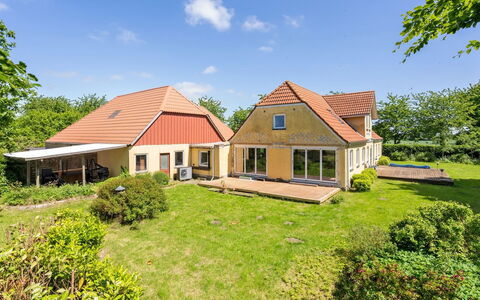 Rouwen - 1Km from the Sea: Toit, Maison, Domicile, Chalet, Porte, Siding, Plate-Forme, Porche, Planche, Dur