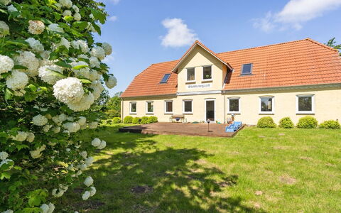 Rouwen - 1Km from the Sea: Toit, Maison, Domicile, Chalet, Porte, Siding, Plate-Forme, Porche, Planche, Dur