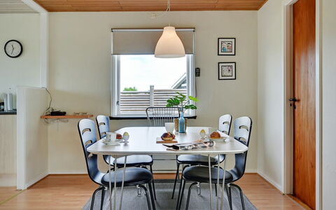 Holmger - 420M from the Sea: Meubles, Design Intérieur, Sol, Table, Chaise, Bois, Table Cuisine Et Salle A Manger, Salle À Manger, Sol, Éclairage