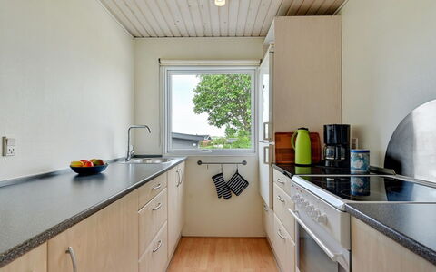 Holmger - 420M from the Sea: Cuisine, Sol, Comptoir, Bois, Design Intérieur, Sol, Appareil De Cuisine, Evier, Cabinetry, Principaux Appliance