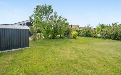 Holmger - 420M from the Sea: Herbe, Plaine, Prairie, Jardin, Lot Terre, Pelouse, Couverture De Sol, Ombre, Arrière-Cour