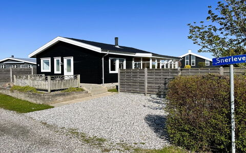 Holmger - 420M from the Sea: Maison, Domicile, Toit, Chalet, Ombre, Porche, Siding, Allée