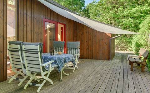 Norwin - 250M from the Sea: Bleu, Arbuste, Chalet, Couverture De Sol, Jardin, Biens, Ombre, Aménagement Paysager, Ferme, Eco Hôtel
