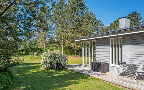 Torhild - 150M from the Sea: Bois, Chalet, Dur, Planche, Tache De Bois, Batiments Jardin, Conception, Cour, Cabane En Rondins, Arrière-Cour