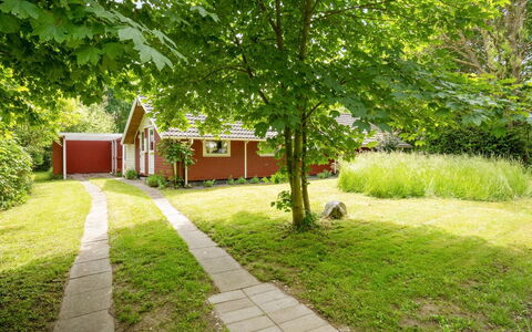 Maard - 325M from the Sea: Bleu, Arbuste, Chalet, Couverture De Sol, Jardin, Biens, Ombre, Aménagement Paysager, Ferme, Eco Hôtel