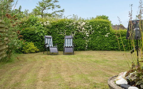 Gisl - 400M from the Sea: Vert, Arbuste, Jardin, Communauté Des Plantes, Lot Terre, Couverture De Sol, Pelouse, Ombre