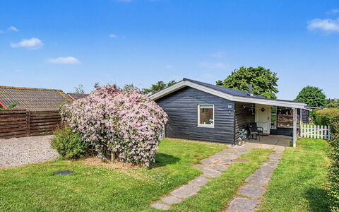Gisl - 400M from the Sea: Maison, Chalet, Toit, Domicile, Jardin, Ferme, Pelouse, Aménagement Paysager, Cour, Batiments Jardin
